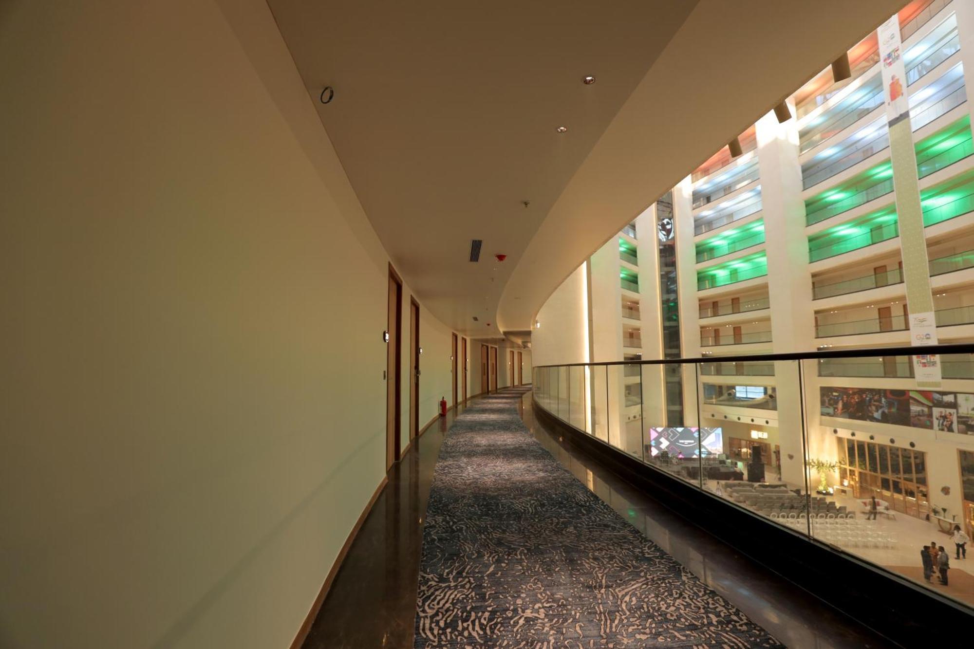 The World Surat Hotel Exterior foto