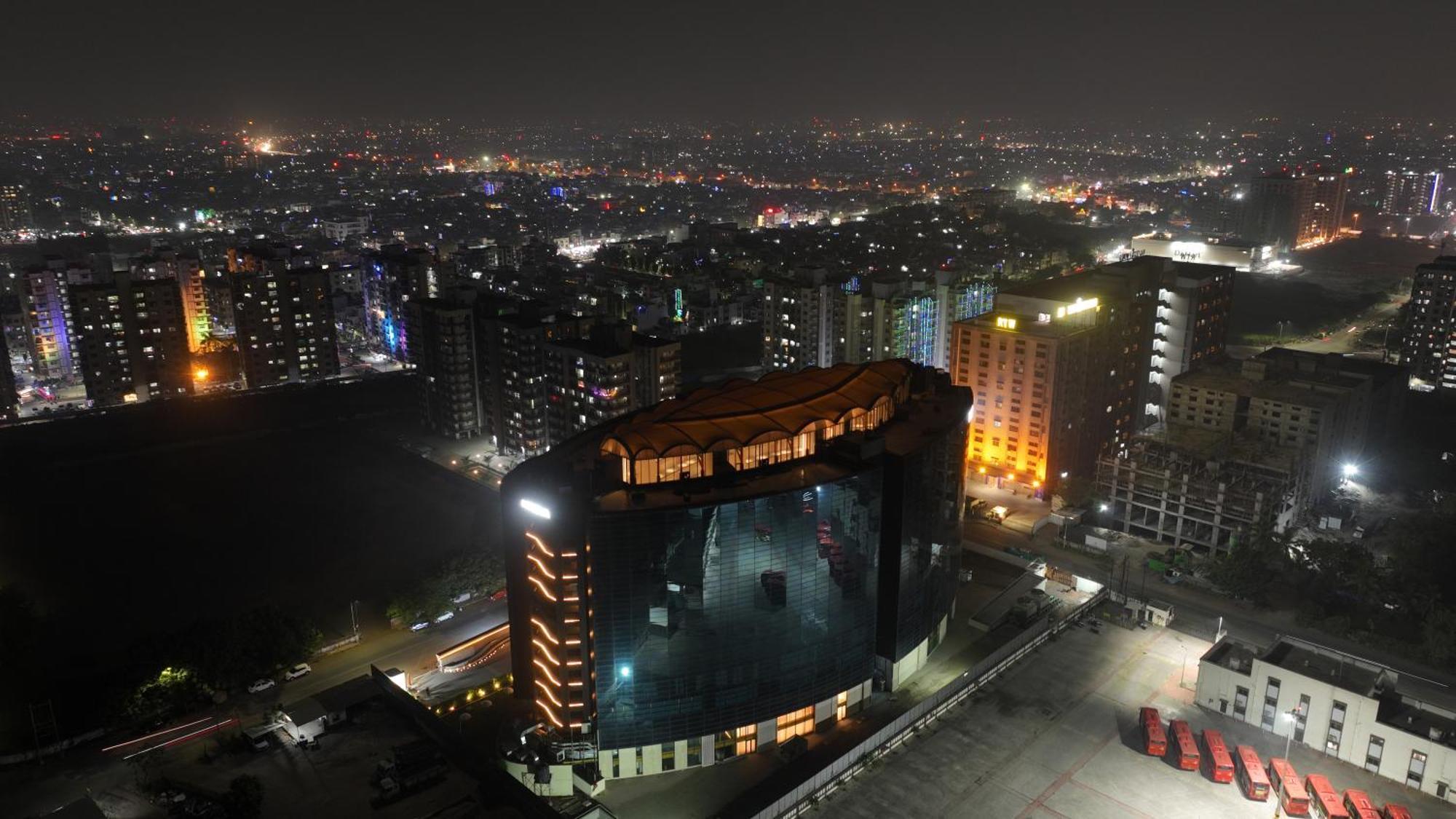The World Surat Hotel Exterior foto